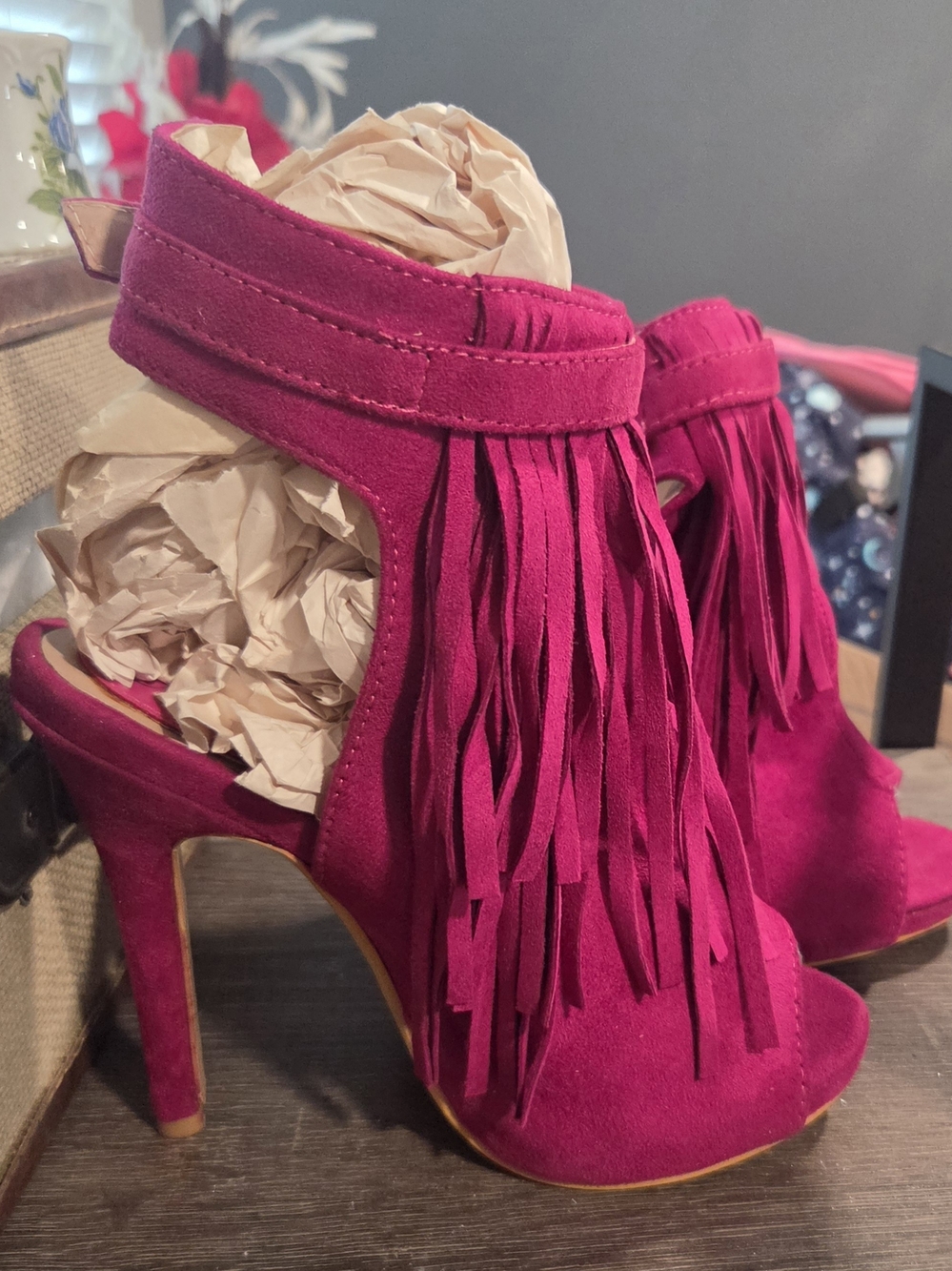 Bella Luna Fuchsia Suede Fringe High Heel Peep-Toe Sandals - Women sz 6 Worn 3x.